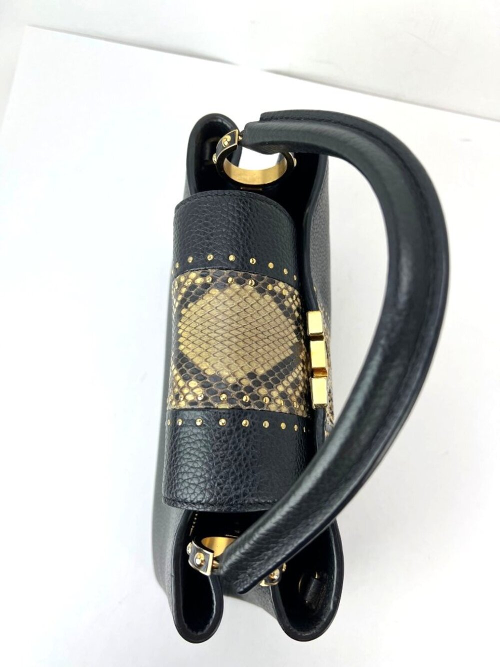Louis Vuitton Taurillon Capucines MM Black Shoulder Bag - Picture 15 of 16